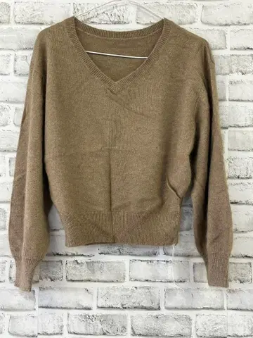 베이지 V넥 스웨터 S 사이즈