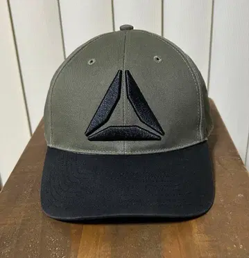 리복 올리브 그린 블랙 캡 스냅백 새상품급 리복