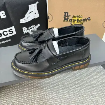 새상품 Dr. Martens Adrian 프린지 로퍼 블랙 37