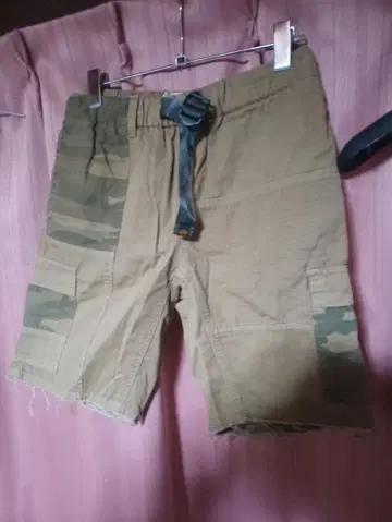 ALPHA 인더스트리 카키 카모플라쥬 패치 포함 캔버스지 숏팬츠