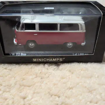 [ 미사용 새상품 ] VW T2 Bus 미니카 파스텔 화이트/카산 로트
