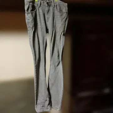 그레이 슬림핏 데님 팬츠