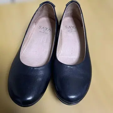 SAYA 블랙 플랫슈즈 23cm