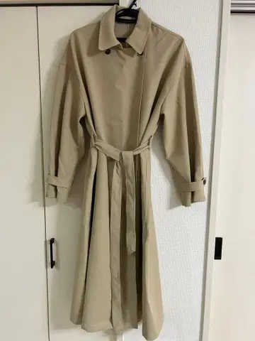 베이지 트렌치코트 허리 벨트 포함