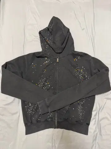 다크 그레이 후드 부착 별 패턴 후드티