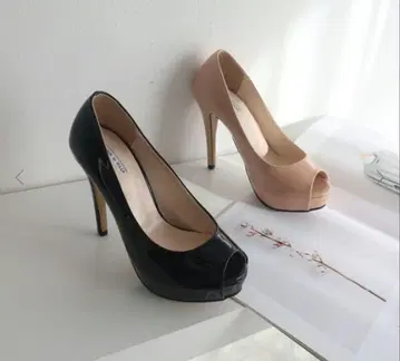 블랙 오픈토 하이힐