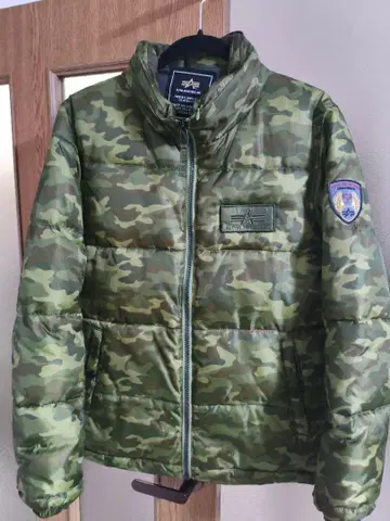 ALPHA INDUSTRIES 카모플라쥬 다운 자켓