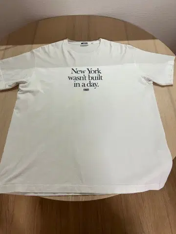 화이트 T셔츠 New York 메시지