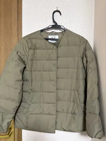 올리브 그린 다운 자켓