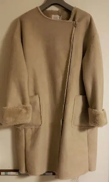 soeur7 베이지 무스탕 코트 프론트 지퍼 복슬복슬 따뜻함