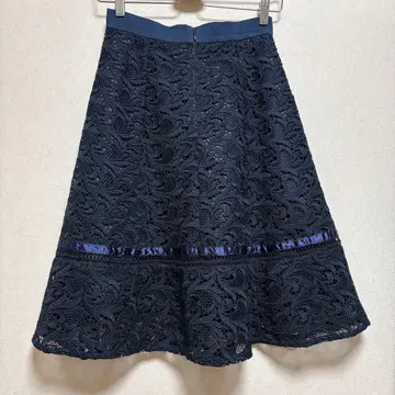 새상품급 Apuweiser-riche 아푸와이저 리셰 자수 플레어 스커트