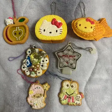 산리오 키티 키키라라 케로케로케로피 키링 롤케이크