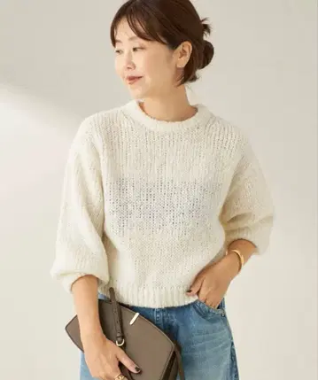 이번 시즌 완판 새상품 플라주 fluffy half 니트 화이트