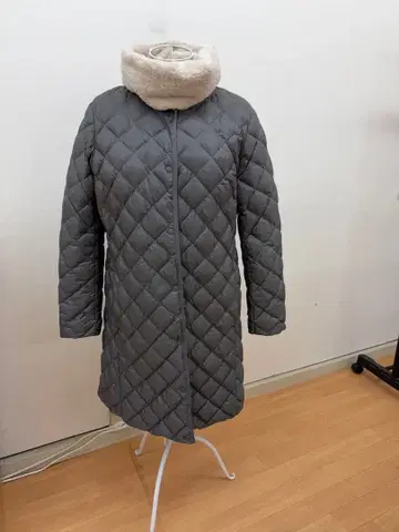 유니클로 울트라 라이트 다운 노카라 코트 그레이 (주머니 포함)