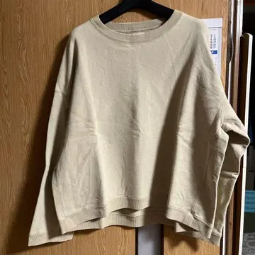 unfil 베이지 오버 사이즈 맨투맨