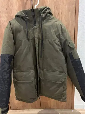 ZARA 후드 부착 다운 자켓 M 사이즈