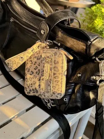 DEINET STUD CROSS CHAIN WALLET 지갑 한국