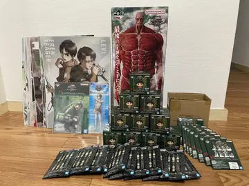 진격의 거인 피규어와 포스터 묶음 판매