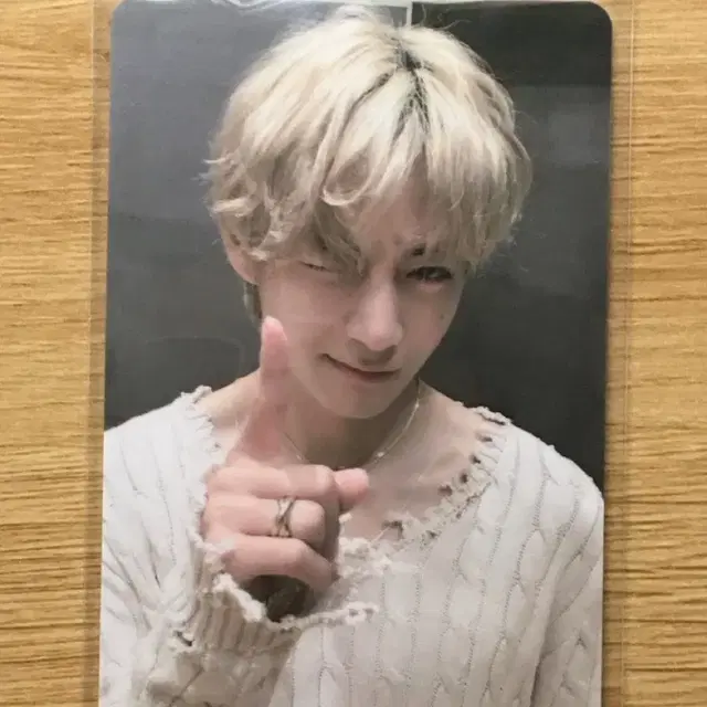 니트 태형 위버스특전 태형 포카 판매합니다