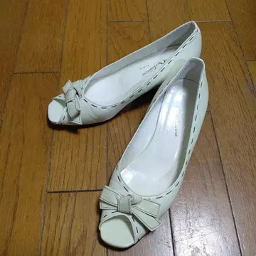 키타무라 아이보리 오픈토 펌프스 리본 포함 미사용