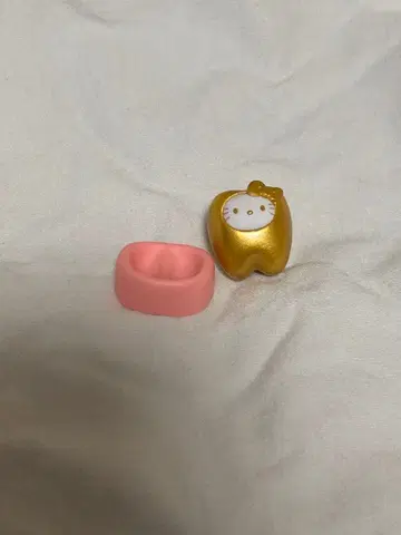 헬로키티 치아 가챠가챠 골드키티 금니