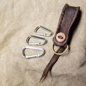 페카리 가죽 키링 카라비너 포함