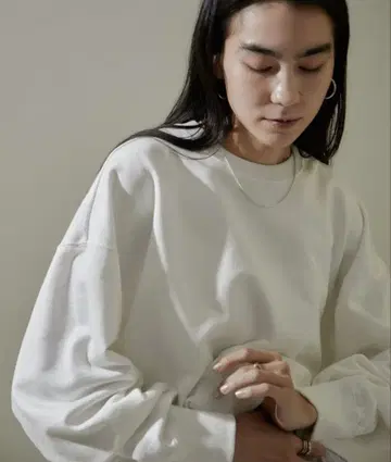 폼 크롭 맨투맨 풀오버 SALON adam et rope'