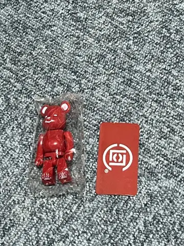 베어브릭 28 아티스트 이면 폴러 베어