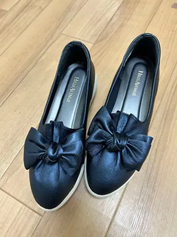 HILLS AVENUE 리본 플랫슈즈 네이비