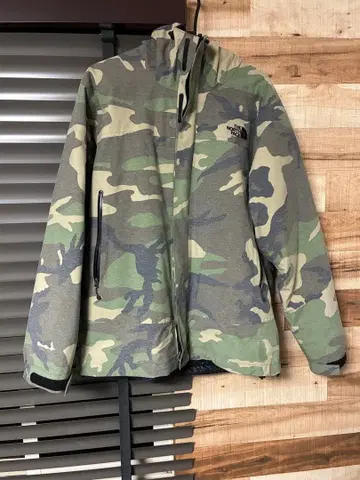 The North Face 카모플라주 패턴 마운틴 후드티 다운 포함