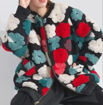 미사용 새상품 LUPILIEN 리버서블 꽃무늬 보아 자켓