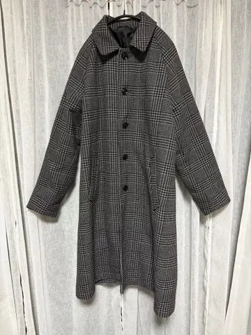 그레이 계열 체크 무늬 롱 코트