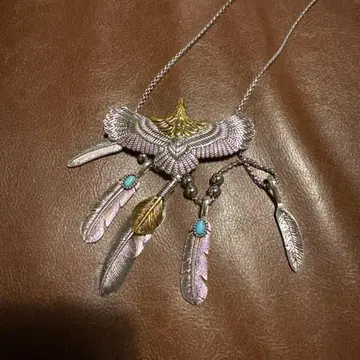 페더 목걸이 이글