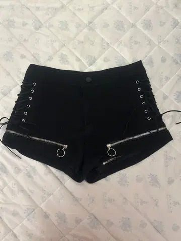 블랙 숏팬츠 사이드 지퍼 포함 킬스타 계열