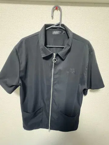 Hello, UnHAPPY. 반팔 지퍼 셔츠 ReoNa 사이즈 M