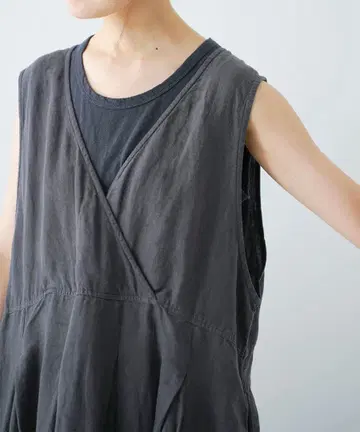 네스트로브 린넨 천연 염색 2way 턱 드레스 차콜