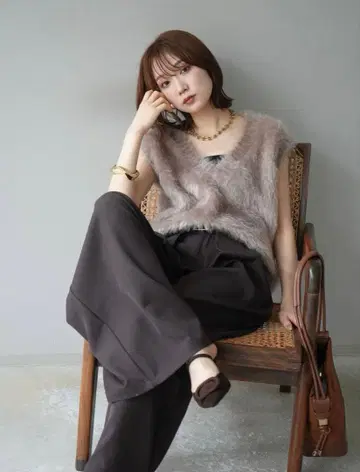 Lumier 라메 샤기 V넥 니트 베스트+벨트 루프 디자인 와이드 팬츠