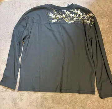 DERSCHUTZE 자수 롱 슬리브 ( 새상품 택 포함 )