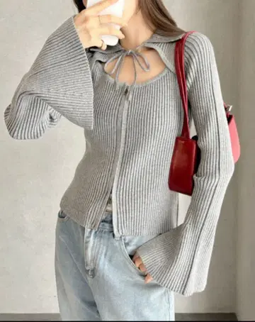 Ada. 프론트 컷 리본 니트 그레이