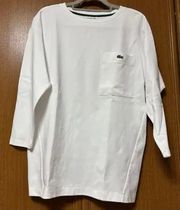 LACOSTE 화이트 긴팔 T셔츠 포켓 부착
