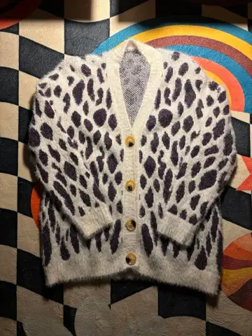 복슬복슬 레오파드 무늬 니트 스웨터 화이트 x 블랙