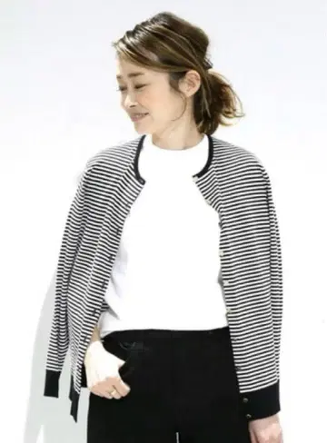 [미사용품급] 뮤즈 드 두지엠 클라세 가디건 골드 버튼 화이트 x 블랙