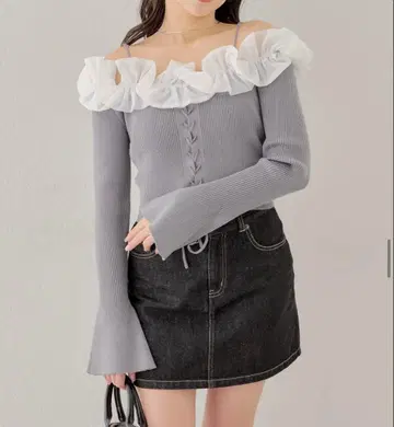 프릴 도킹 소매 플레어 니트 chico 그레이