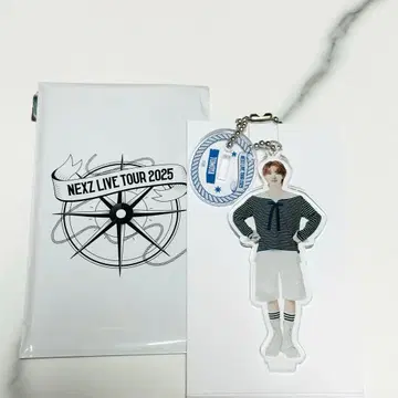 NEXZ 랜덤 미니 아크릴 스탠드 참 토모야