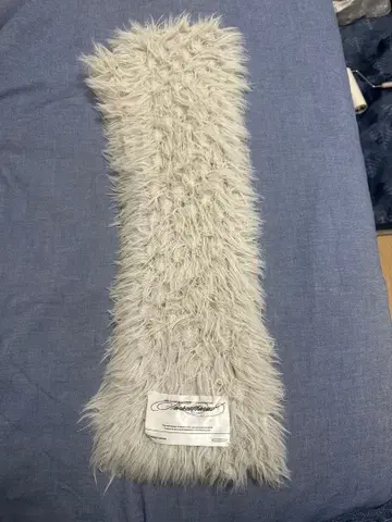 theredthread S fuzzy scarf