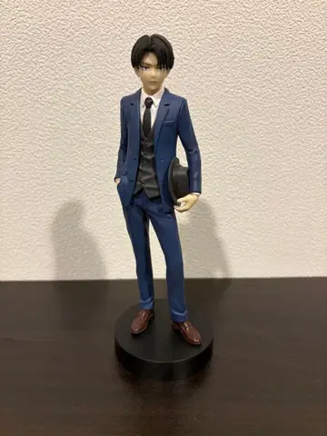 리바이 병장 피규어 수트 마레