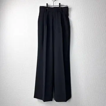 IENA 이에나 매트 새틴 턱 스트레이트 슬랙스 블랙