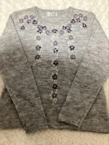 [새상품급] ALTMODER 모헤어 꽃 비즈 스웨터 니트