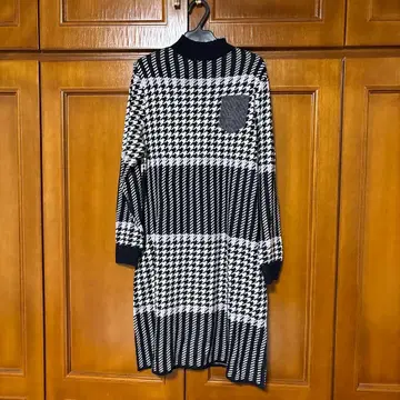 미사용 새상품 하운드 투스 패턴 니트 원피스 긴팔