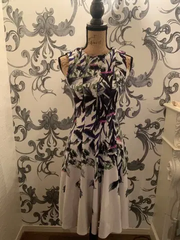 플라워 프린트 슬리브리스 무릎 기장 원피스